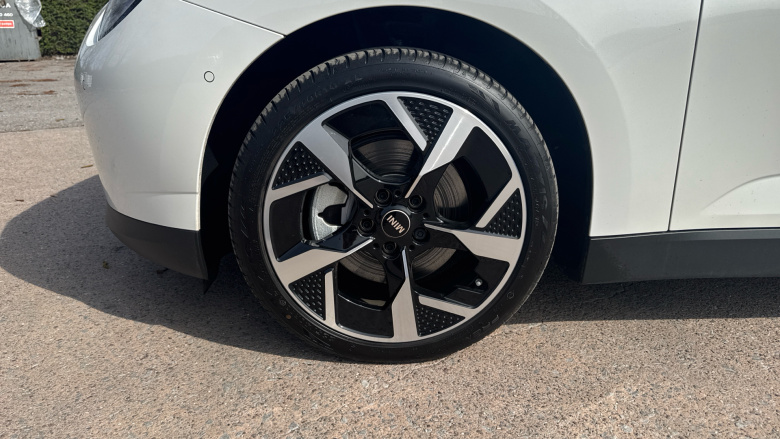 MINI Cooper 135kW E Exclusive [Level 1] 41kWh 3dr Auto Electric Hatchback